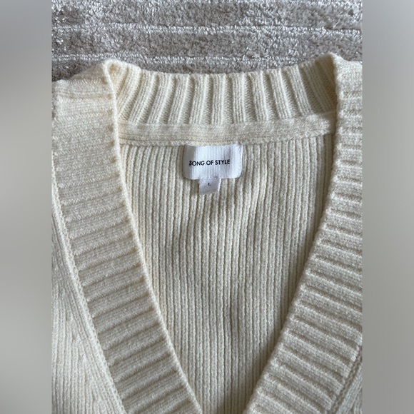 Song of Style Raine V neck sweater - Picture 2 of 10
